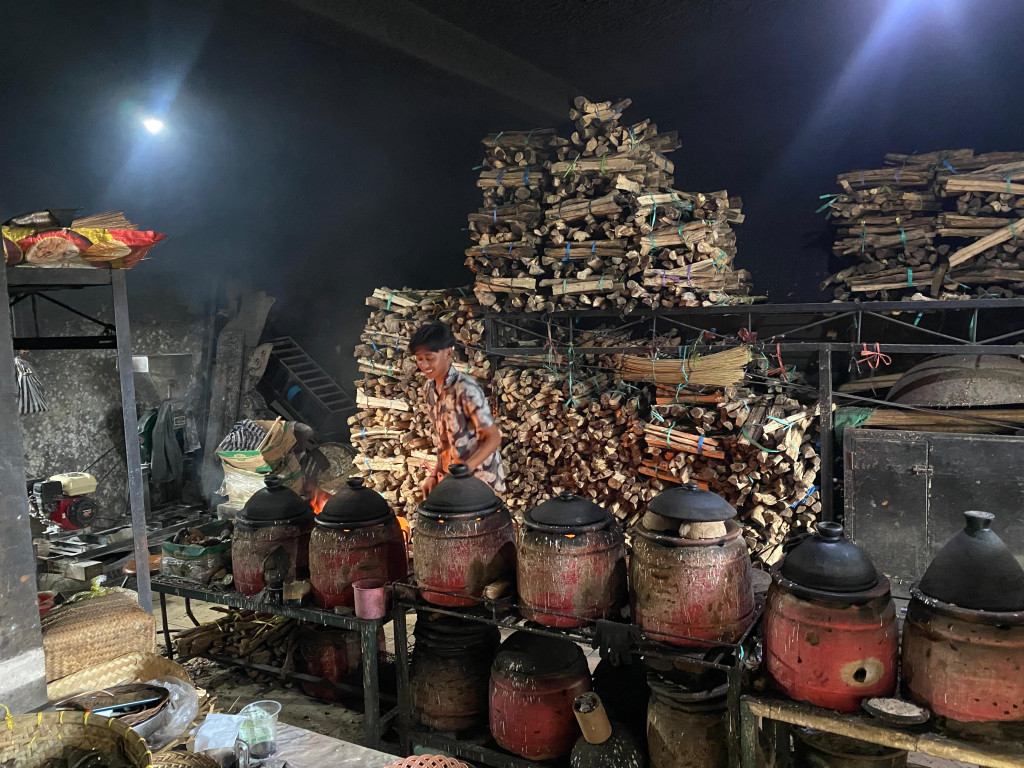 UMKM Jajanan Tradisional Laklak Rama: Menjaga Keberlanjutan Kuliner Lokal di Desa Dalung